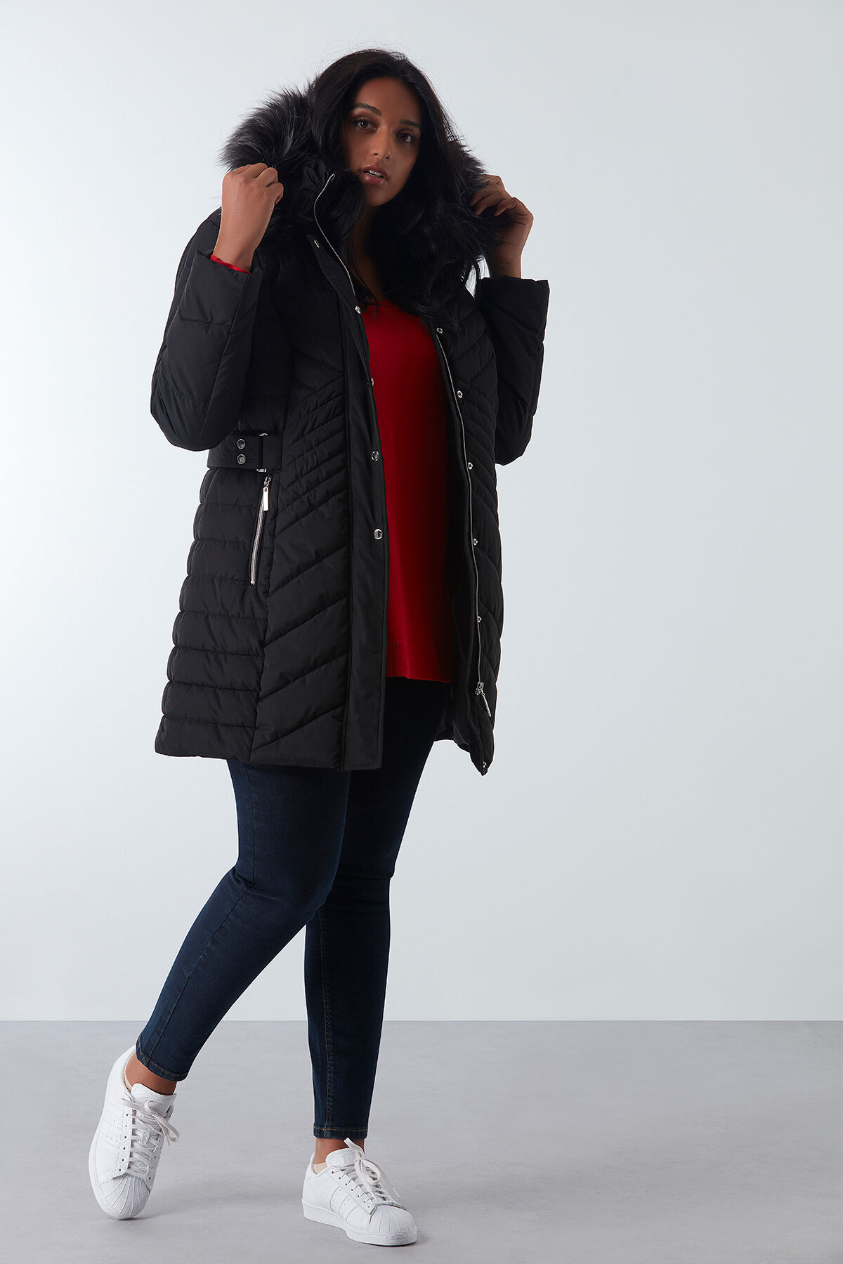 Manteau d&rsquo;hiver matelass&eacute; avec col en fausse fourrure image number 3