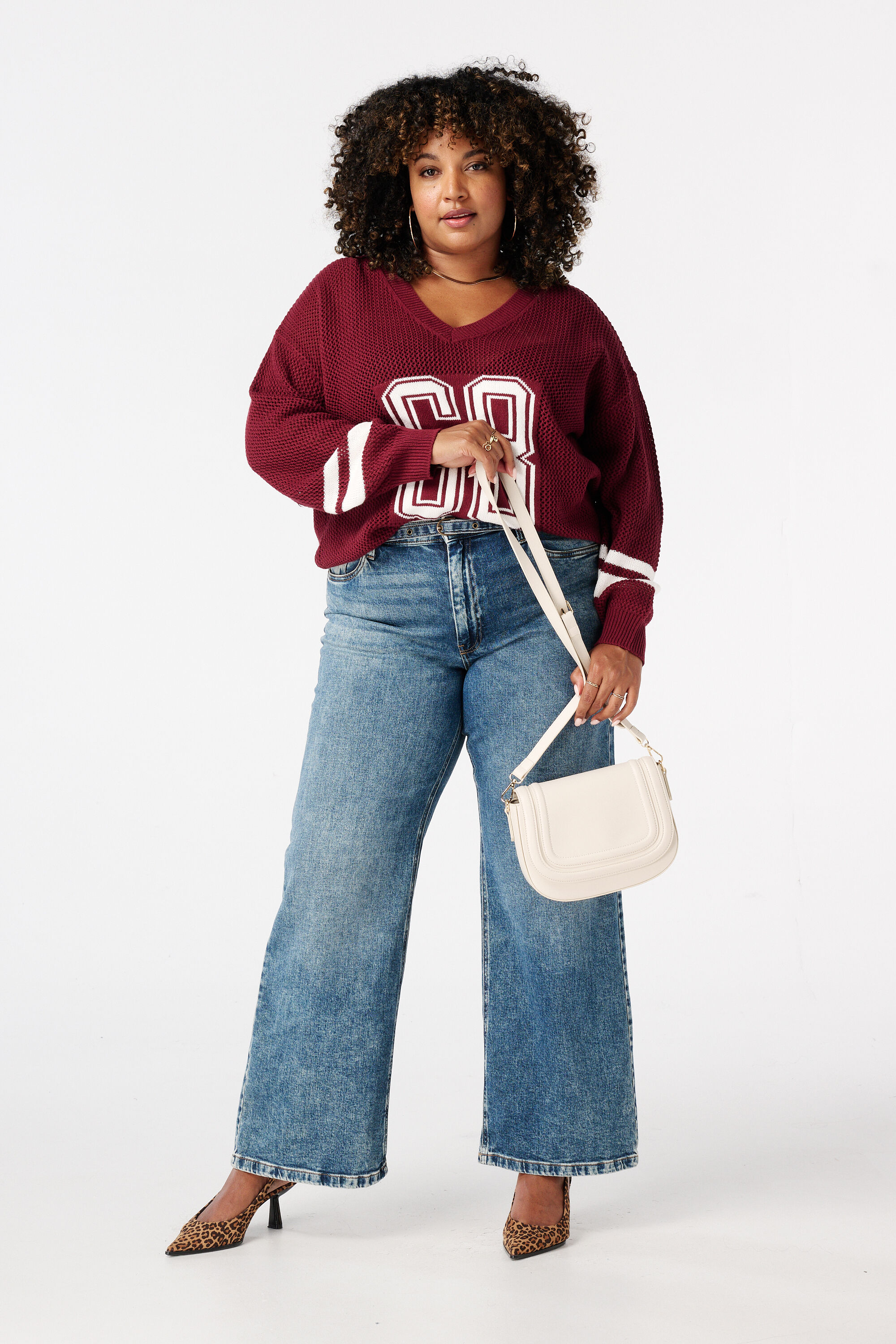 Pull universitaire en maille fine image number 5