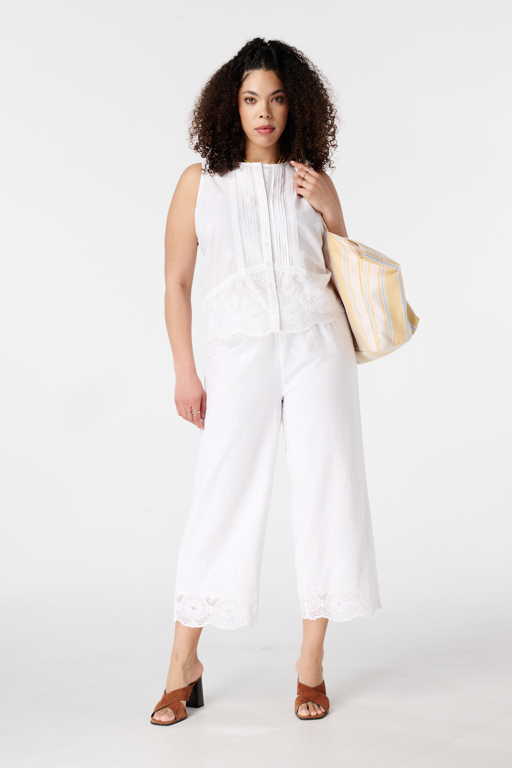 Pantalon avec détails brodés