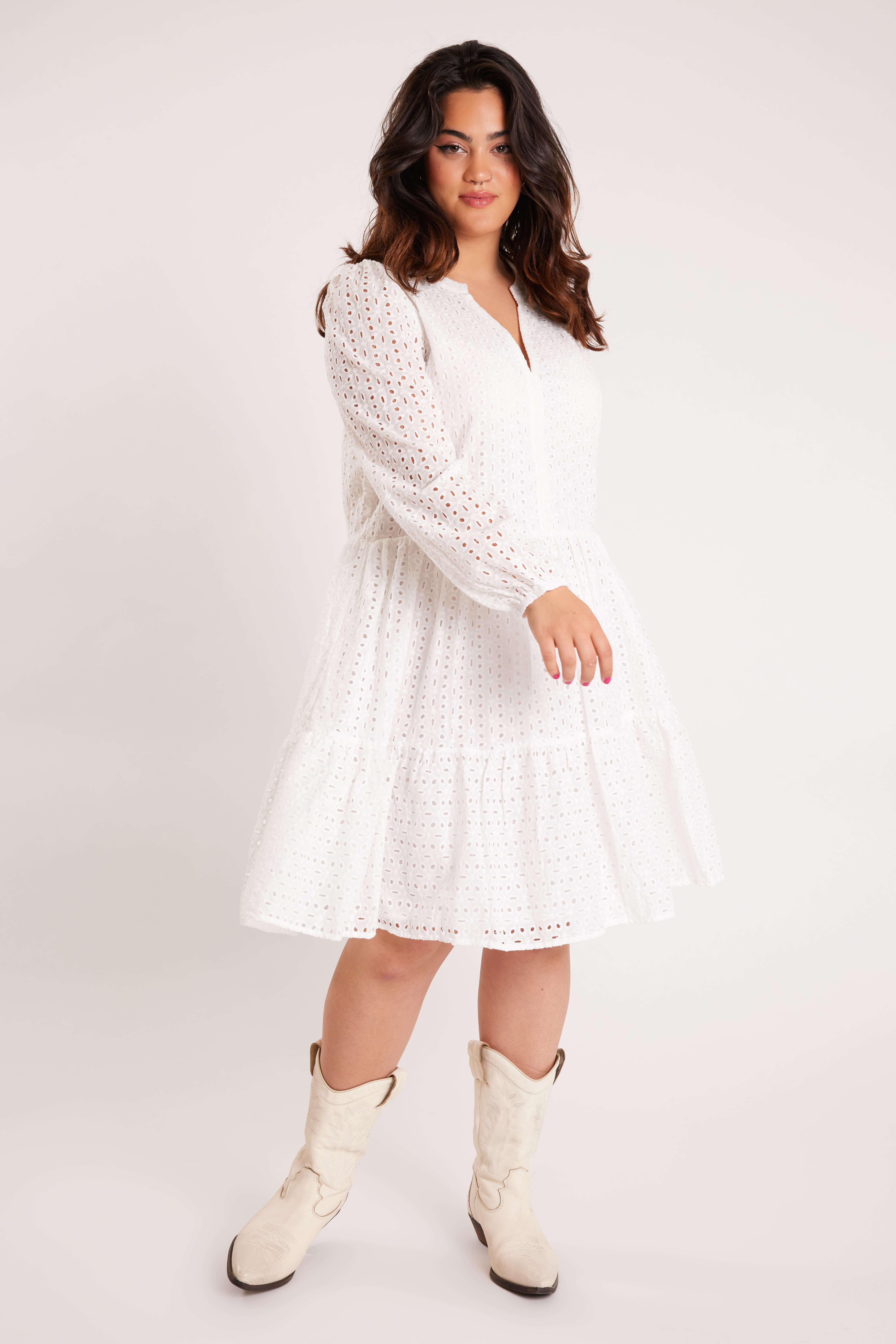 Robe avec broderie anglaise image 4