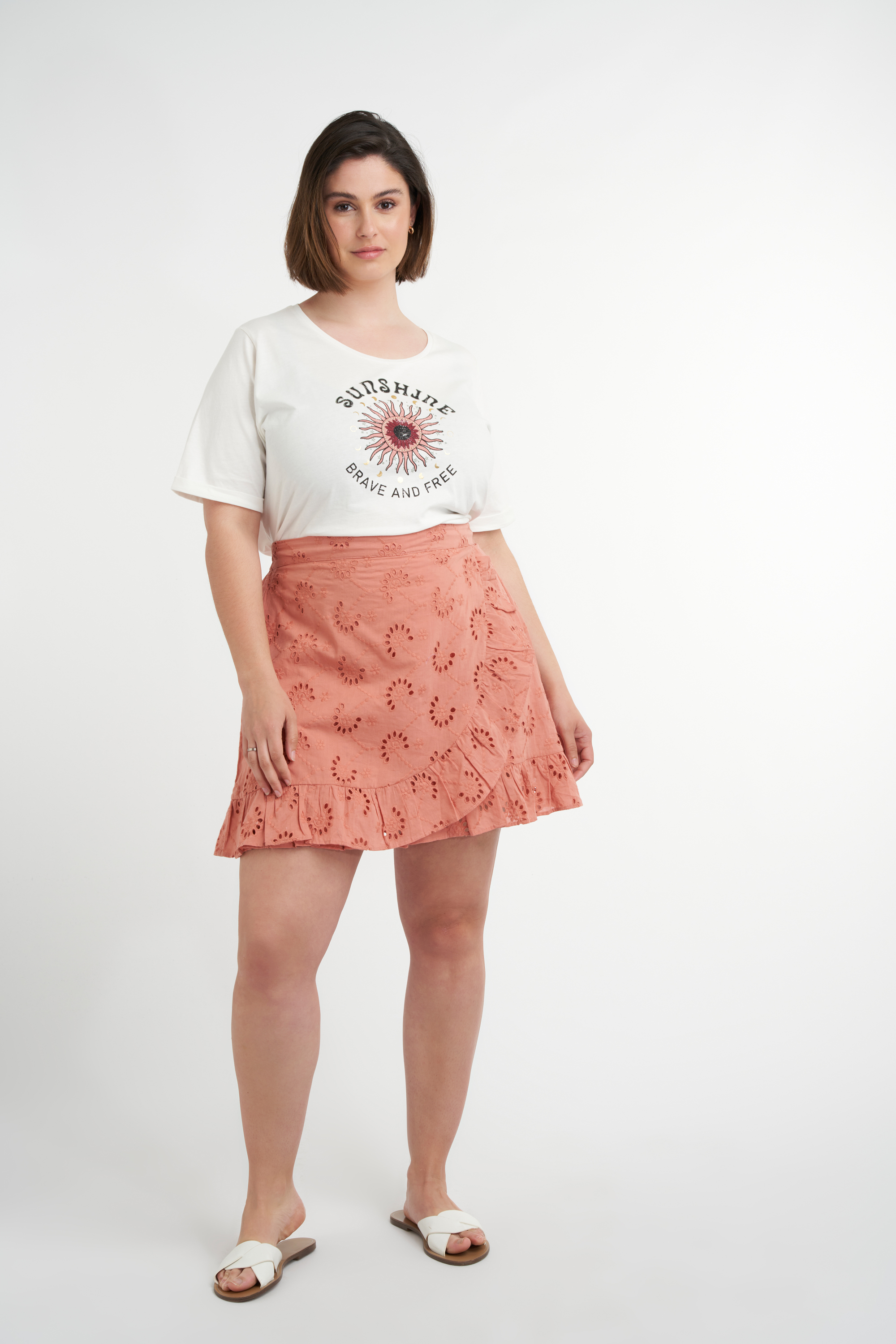 Jupe-short avec broderie anglaise  image 4